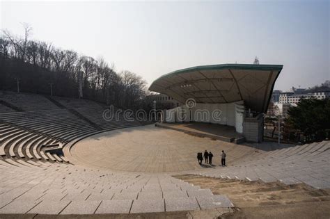 연세대 노천극장, 그곳에서 펼쳐지는 시간과 공간의 교차로